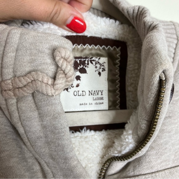 Old Navy faux fur lined vest L - Picture 4 of 5